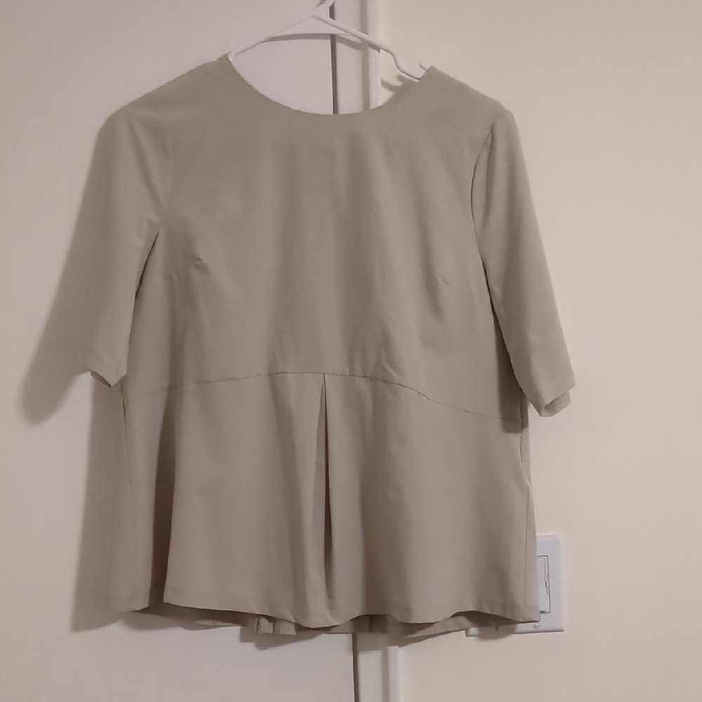Ingrid & Isabel cream maternity top